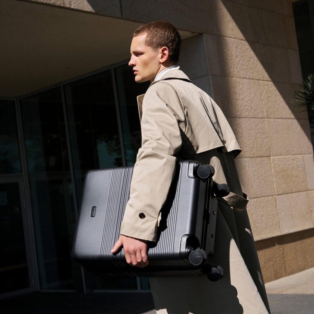 Essential Cabin Suitcase | Black | Sustainable & Unique